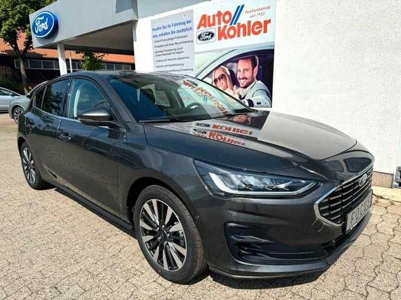 Magneticgrau (metallic) Gebraucht 2024 Ford Focus Titanium X Limousine | 28.700 € (Fairer Preis) - Bild 1/4