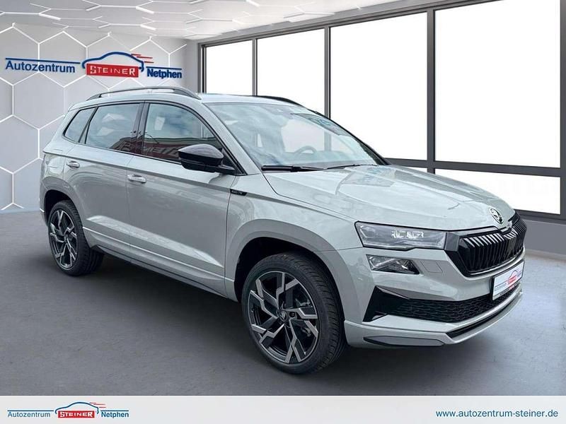 Grau Gebraucht 2025 Skoda Karoq SportLine SUV | 41.490 € (Etwas zu teuer) - Bild 1/4
