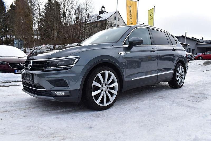 Gebraucht VW Tiguan Allspace Highline 179 PS (131 kW) 2019 Grau metallic (metallic) SUV