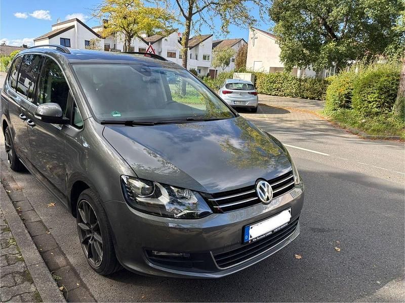 Grau Gebraucht 2017 VW Sharan Highline Van / Kleinbus | 14.150 € (Fairer Preis) - Bild 1/4