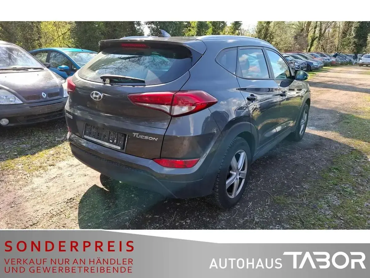 Gebraucht Hyundai Tucson Trend 132 PS (97 kW) 2016 Moon rock SUV