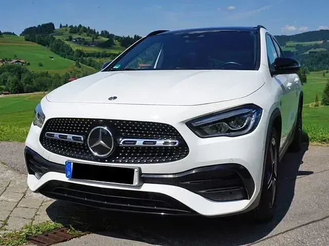 Gebraucht Mercedes GLA250 AMG line 224 PS (164 kW) 2020 Weiß SUV