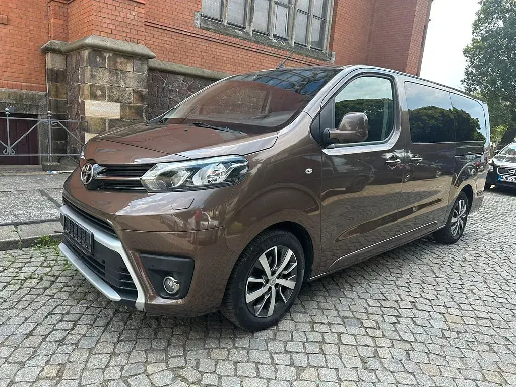 Gebraucht Toyota Proace 177 PS (130 kW) 2018 Braun Van / Kleinbus