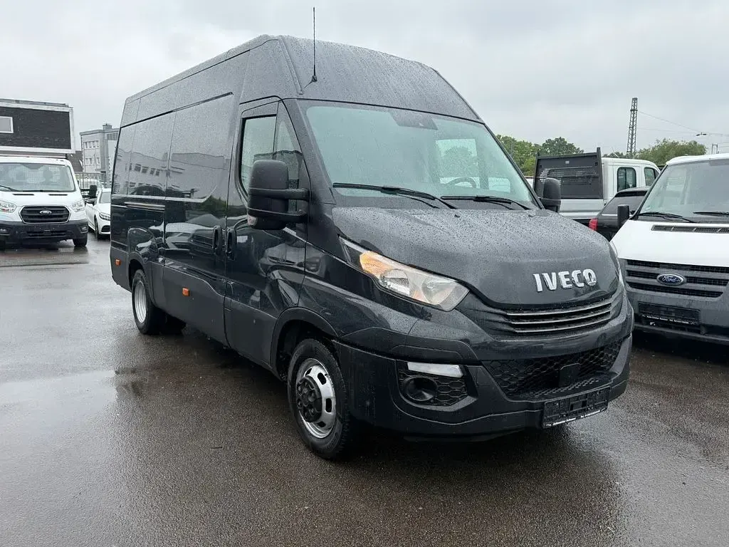Gebraucht Iveco Daily 179 PS (131 kW) 2020 Schwarz Van / Kleinbus