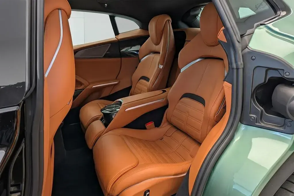 Neu Ferrari Purosangue 725 PS (533 kW) 2026 Grün SUV
