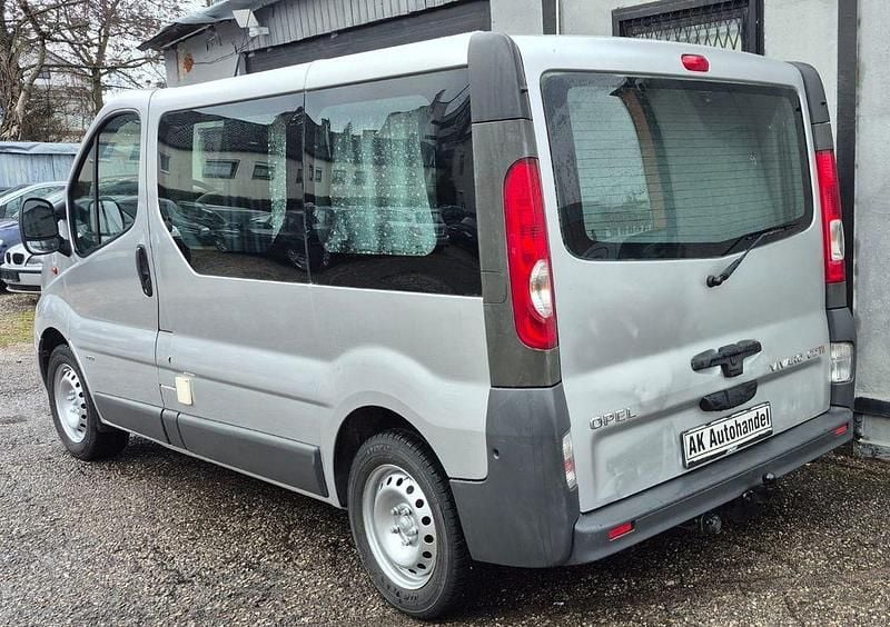 Gebraucht Opel Vivaro 114 PS (83 kW) 2008 Silber Van / Kleinbus