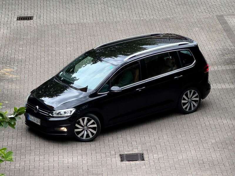 Schwarz Gebraucht 2017 VW Touran Van / Kleinbus | 18.800 € (Guter Preis) - Bild 1/4