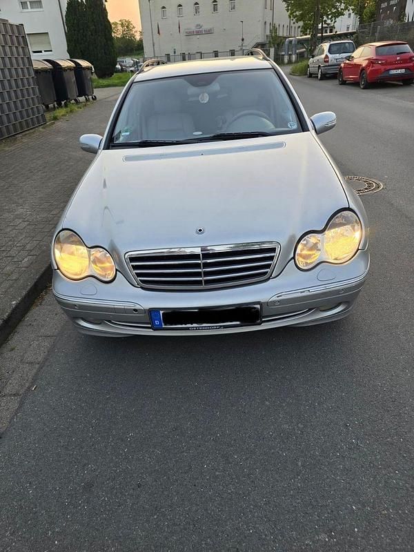 Silber Gebraucht 2006 Mercedes C220 Avantgarde Kombi | 2.350 € (Fairer Preis) - Bild 1/4