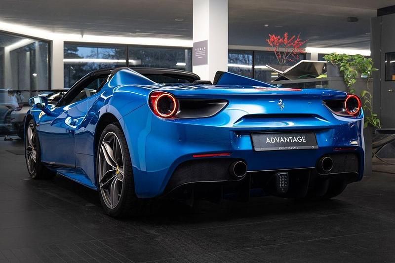 Gebraucht Ferrari 488 669 PS (492 kW) 2016 Blau Cabrio