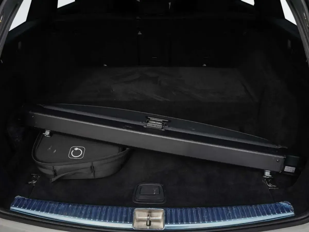 Gebraucht Mercedes E300 Avantgarde 306 PS (225 kW) 2022 Polarweiß Kombi