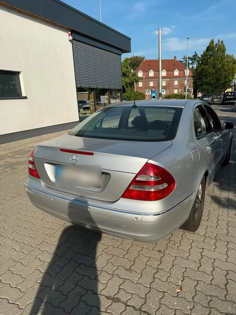 Gebraucht Mercedes E320 224 PS (164 kW) 2002 Silber Limousine