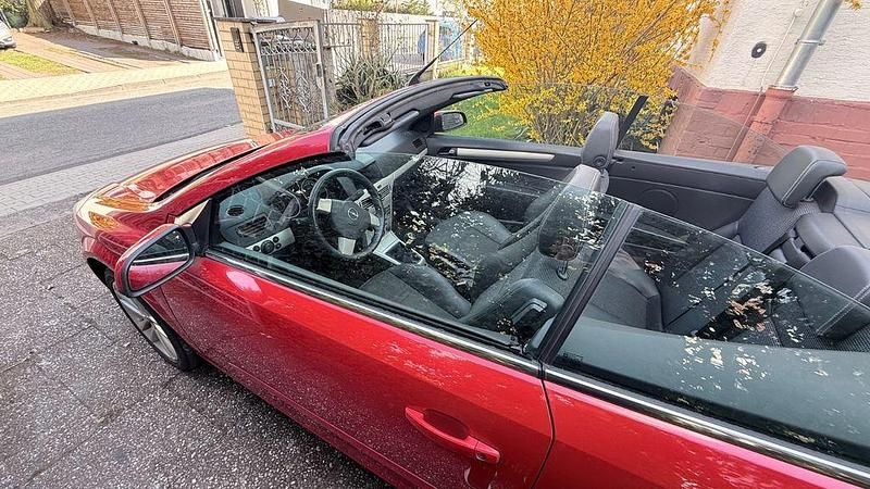 Gebraucht Opel Astra Cabriolet 105 PS (77 kW) 2006 Rot Cabrio