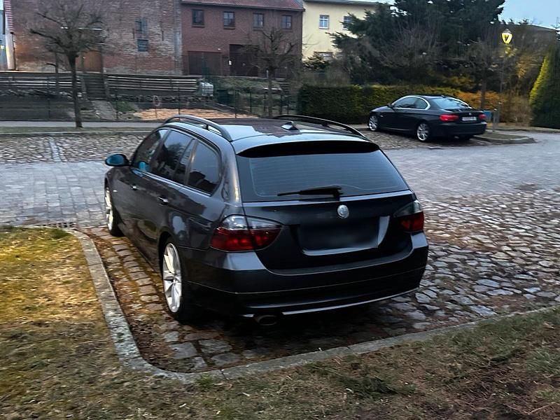 Gebraucht BMW 320 163 PS (119 kW) 2008 Grau Kombi