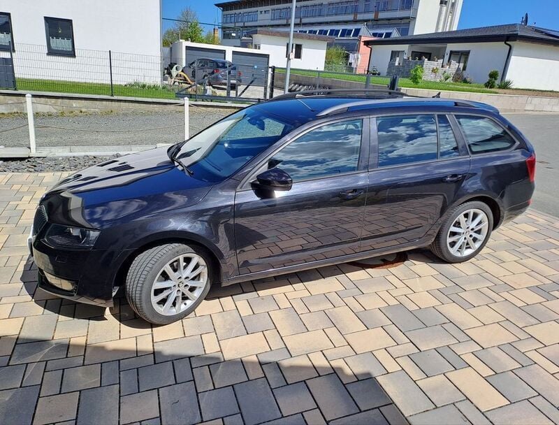 Schwarz Gebraucht 2016 Skoda Octavia Style Kombi | 12.899 € (Fairer Preis) - Bild 1/4