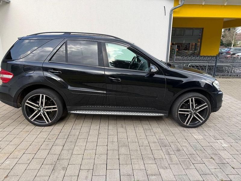 Gebraucht Mercedes ML320 224 PS (164 kW) 2006 Schwarz SUV