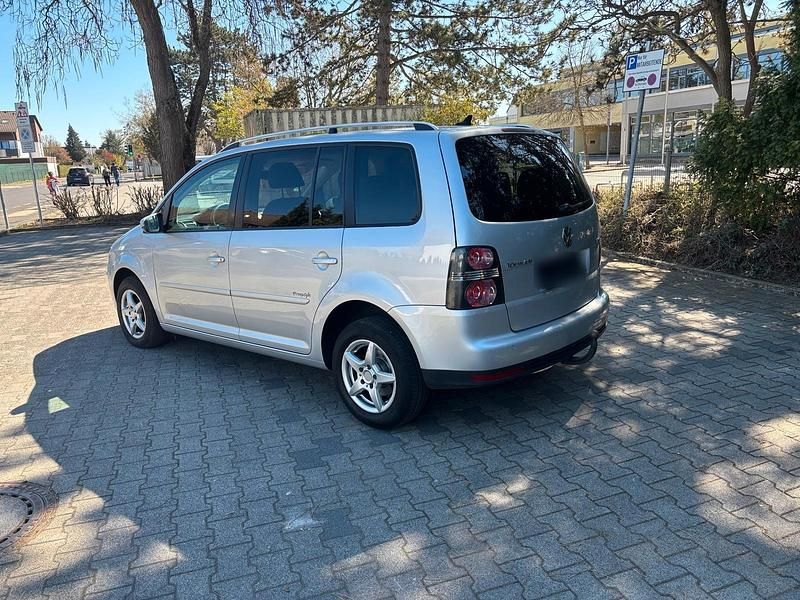 Gebraucht VW Touran 140 PS (102 kW) 2010 Silber Van / Kleinbus