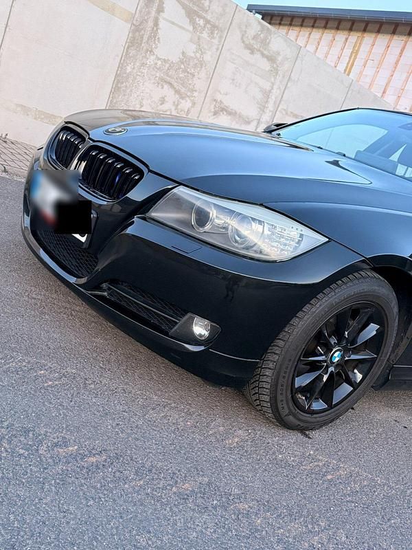 Gebraucht BMW 320 170 PS (125 kW) 2009 Schwarz Limousine