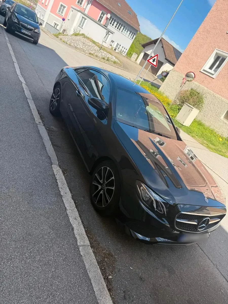 Gebraucht Mercedes E220 194 PS (142 kW) 2019 Schwarz Coupé