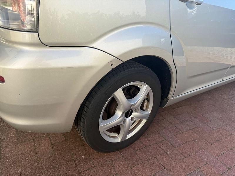 Gebraucht Toyota Corolla Verso 136 PS (100 kW) 2007 Silber Van / Kleinbus