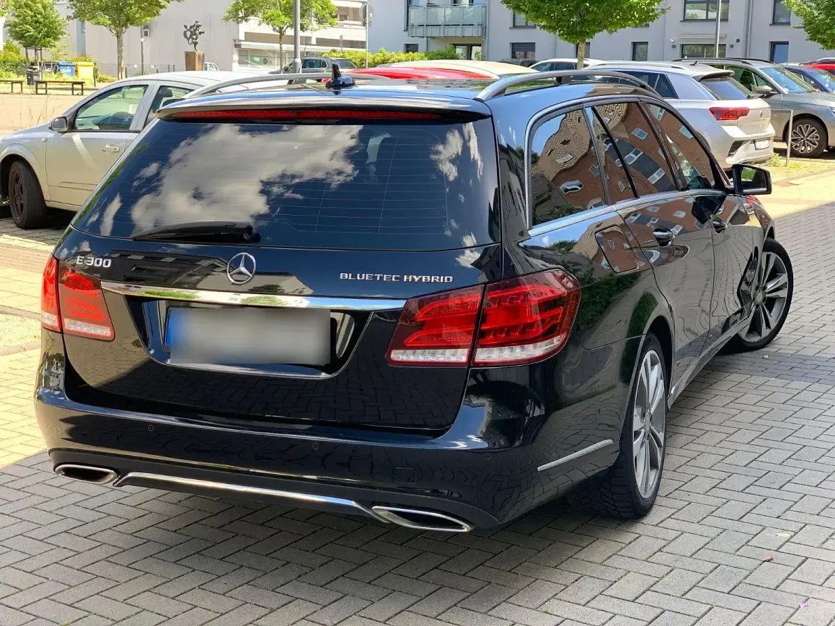 Gebraucht Mercedes E300 204 PS (150 kW) 2015 Schwarz Kombi