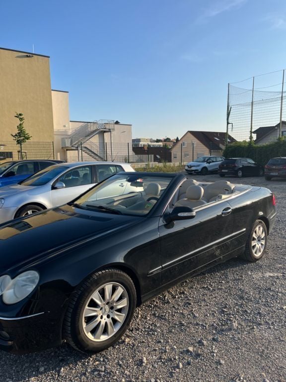 Schwarz Gebraucht 2005 Mercedes CLK200 Elegance Cabrio | 8.500 € (Etwas zu teuer) - Bild 1/4
