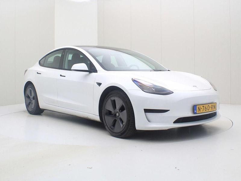 Gebraucht Tesla Model 3 Standard Range 225 kW (306 PS) 2021 Weiß Limousine