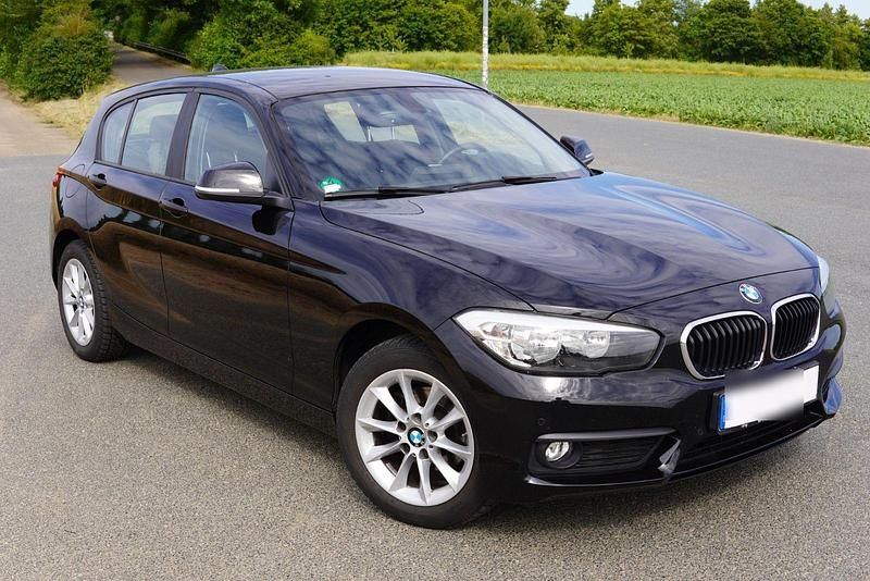 Schwarz Gebraucht 2017 BMW 118 Advantage Kleinwagen | 12.999 € (Guter Preis) - Bild 1/4
