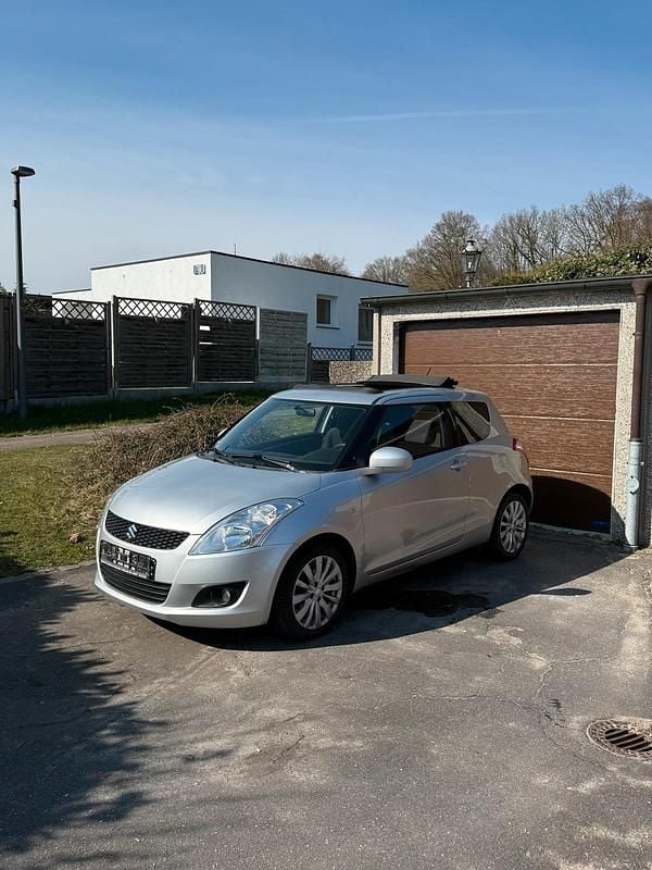 Gebraucht Suzuki Swift 75 PS (55 kW) 2013 Silber Kleinwagen