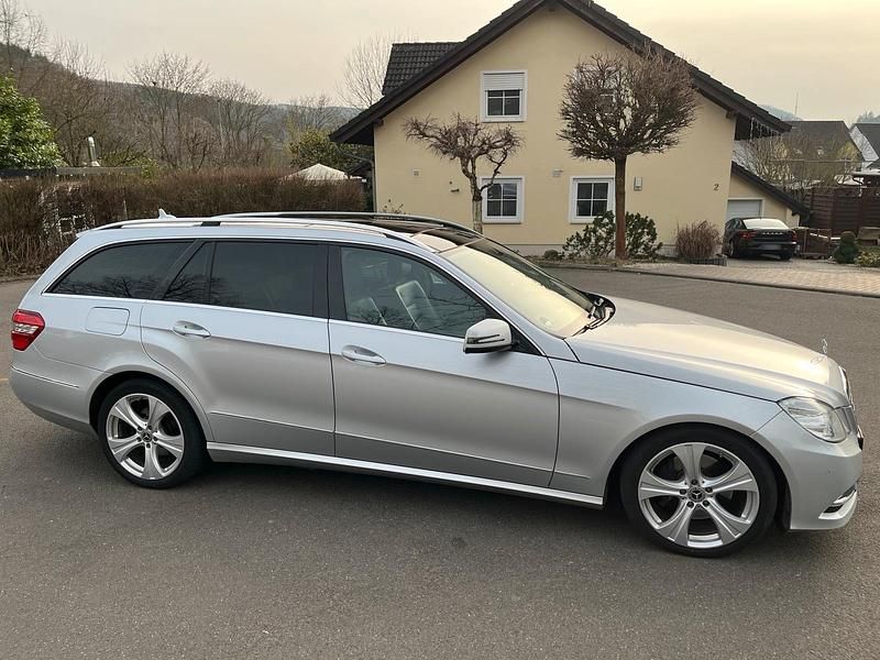 Gebraucht Mercedes E300 Avantgarde 231 PS (169 kW) 2011 Silber Kombi