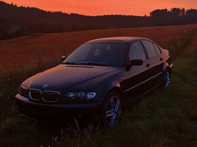 Schwarz Gebraucht 2001 BMW 318 Limousine | 1.900 € (Superpreis) - Bild 1/4