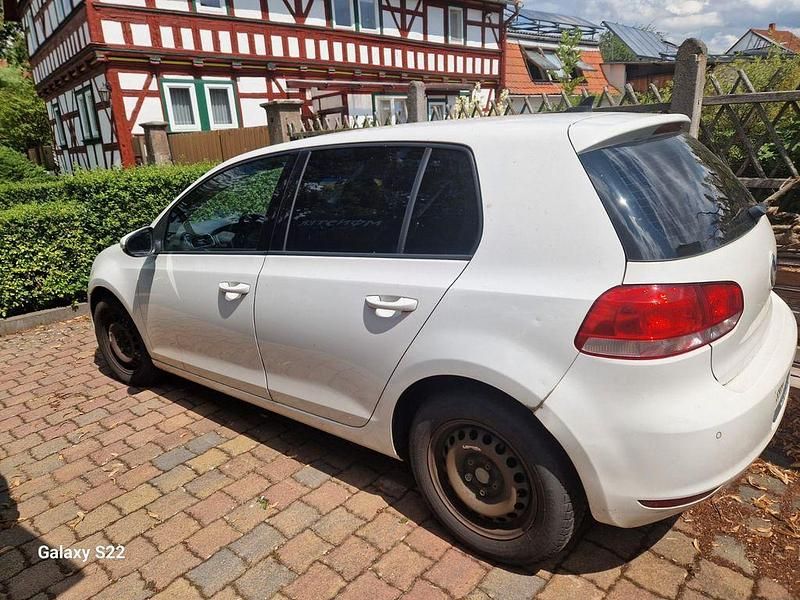Gebraucht VW Golf VI Highline 122 PS (89 kW) 2010 Weiß Kleinwagen
