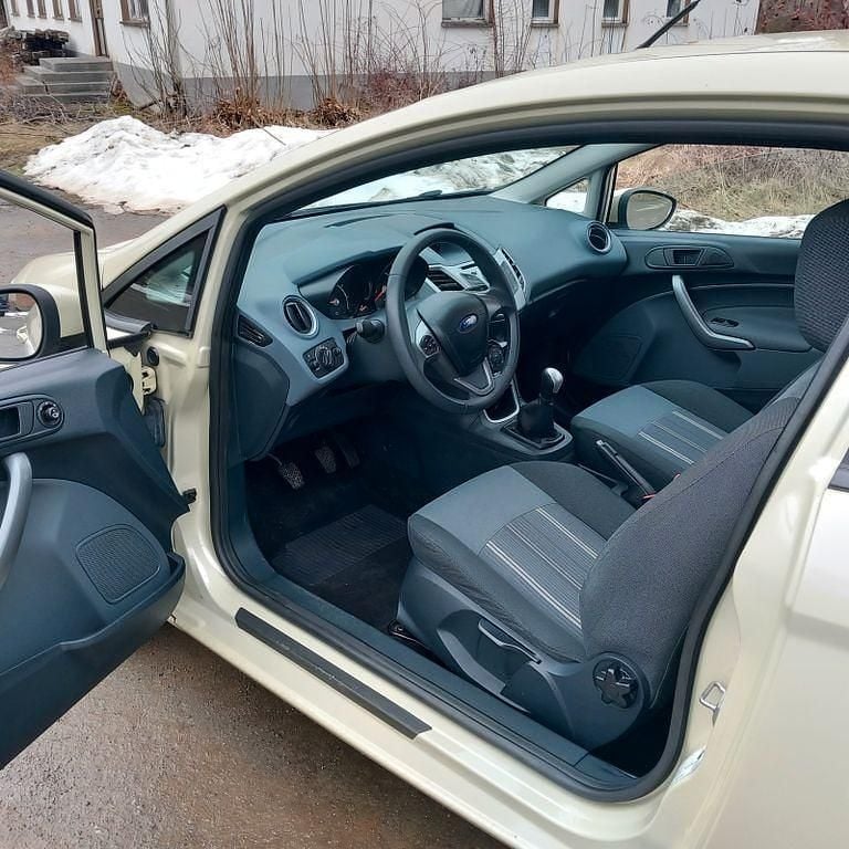 Gebraucht Ford Fiesta 80 PS (58 kW) 2009 Beige Kleinwagen