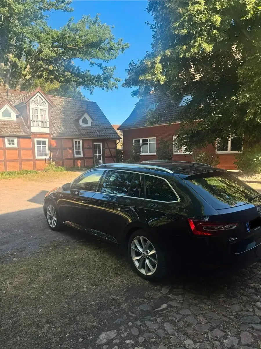 Gebraucht Skoda Superb 149 PS (109 kW) 2017 Schwarz Kombi