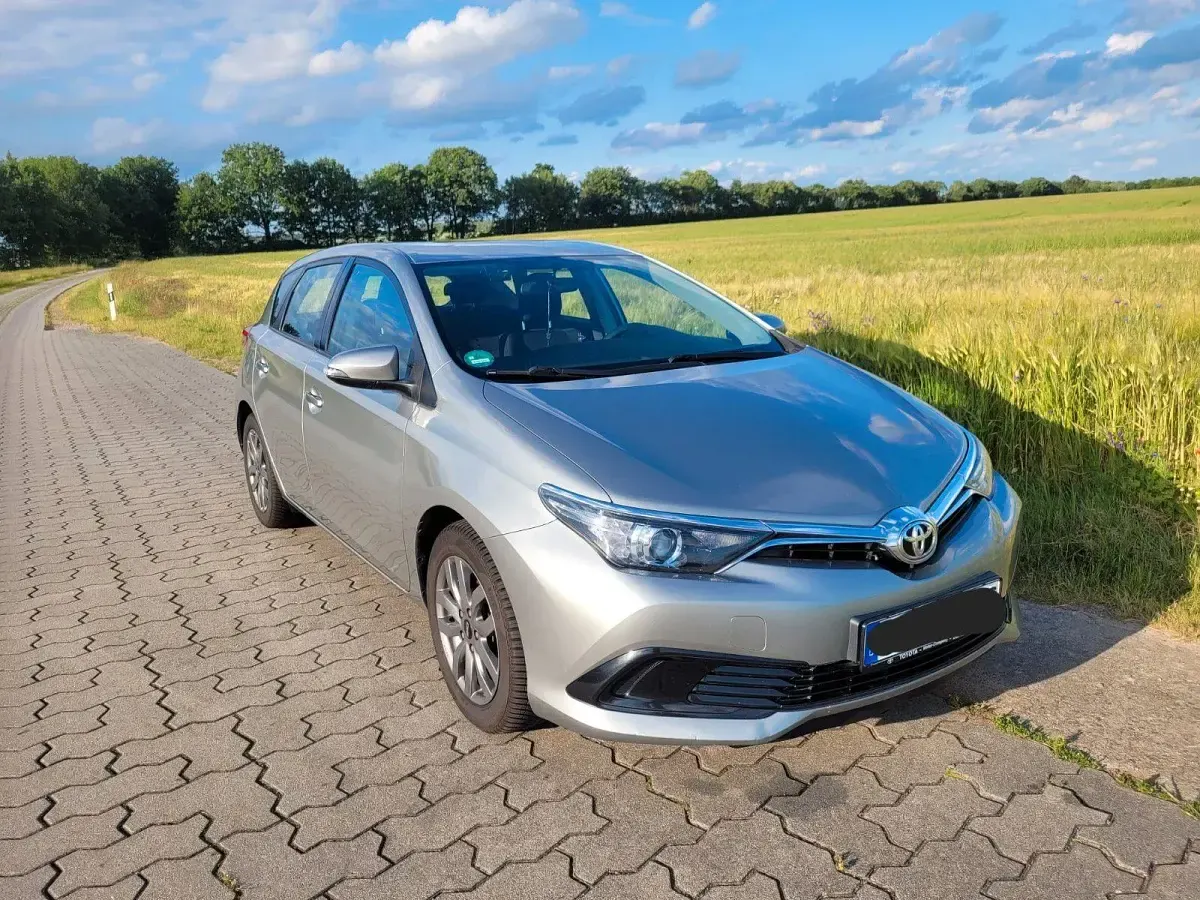 Gebraucht Toyota Auris 99 PS (72 kW) 2016 Schwarz Limousine
