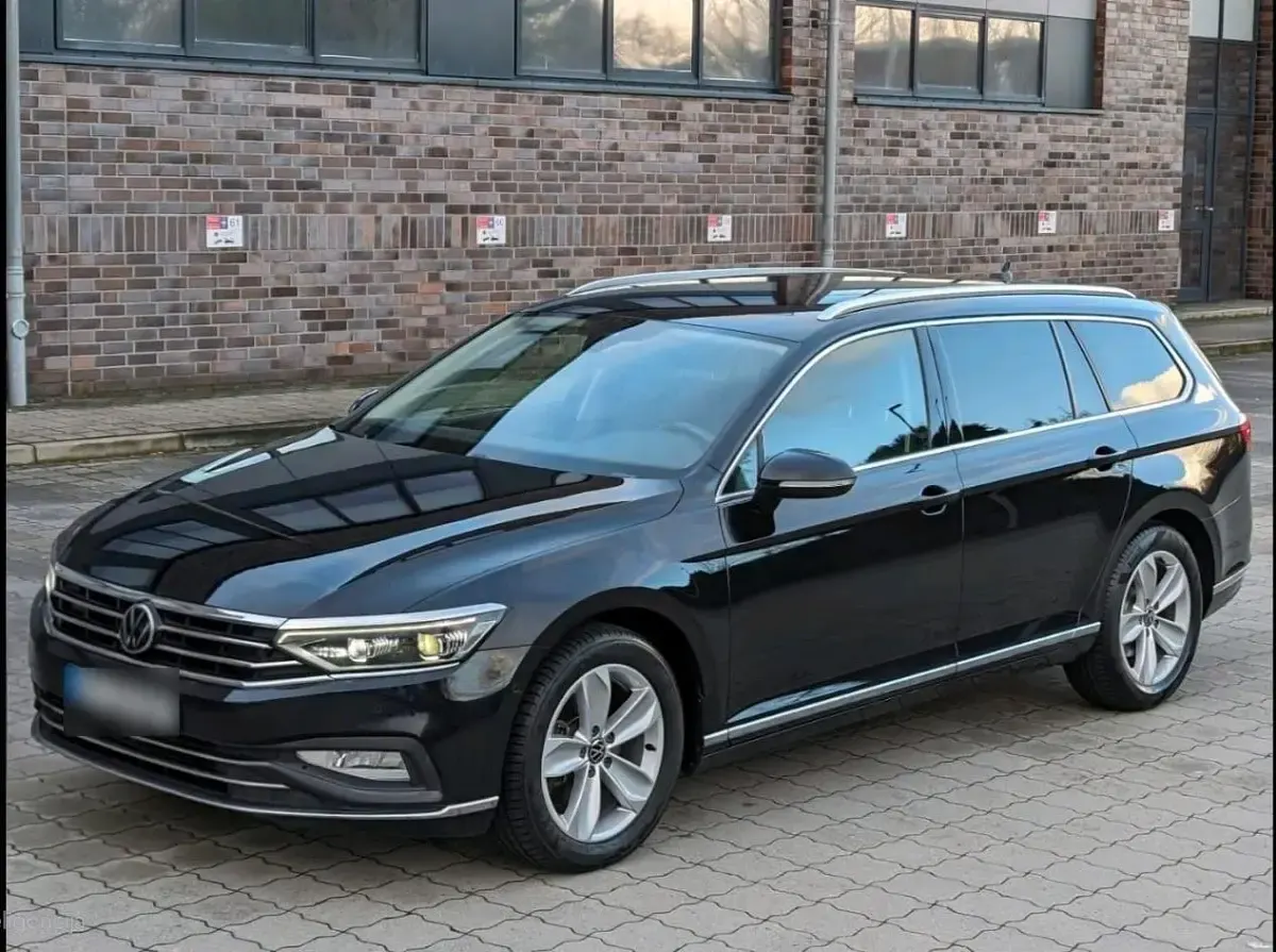 Gebraucht VW Passat Elegance 150 PS (110 kW) 2021 Schwarz Kombi