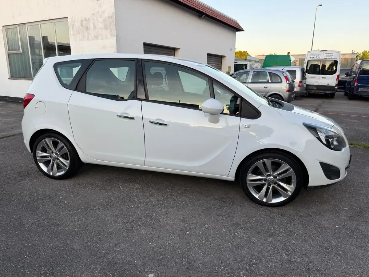 Gebraucht Opel Meriva Active 120 PS (88 kW) 2012 Weiß Van / Kleinbus