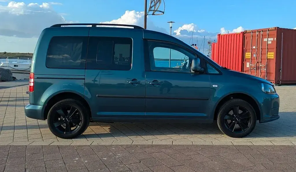 Używany VW Caddy 140 KM (102 kW) 2015 Zielony Minivan