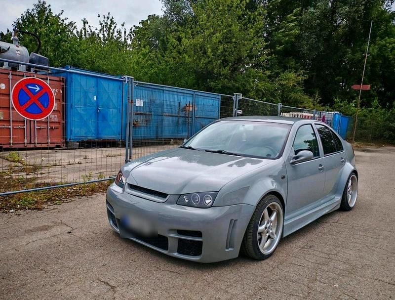 Grau Gebraucht 2002 VW Golf IV Limousine | 8.500 € - Bild 1/4