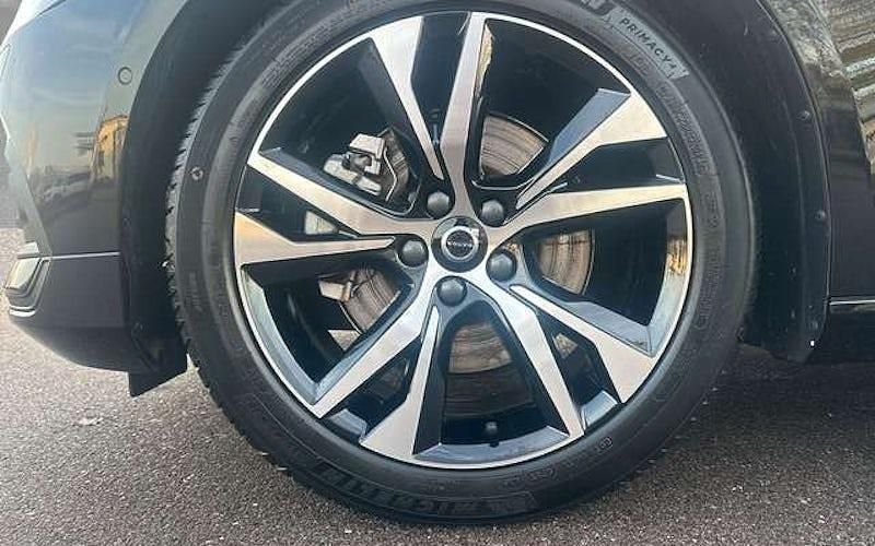 Gebraucht Volvo V60 Core 197 PS (144 kW) 2025 Schwarz Kombi