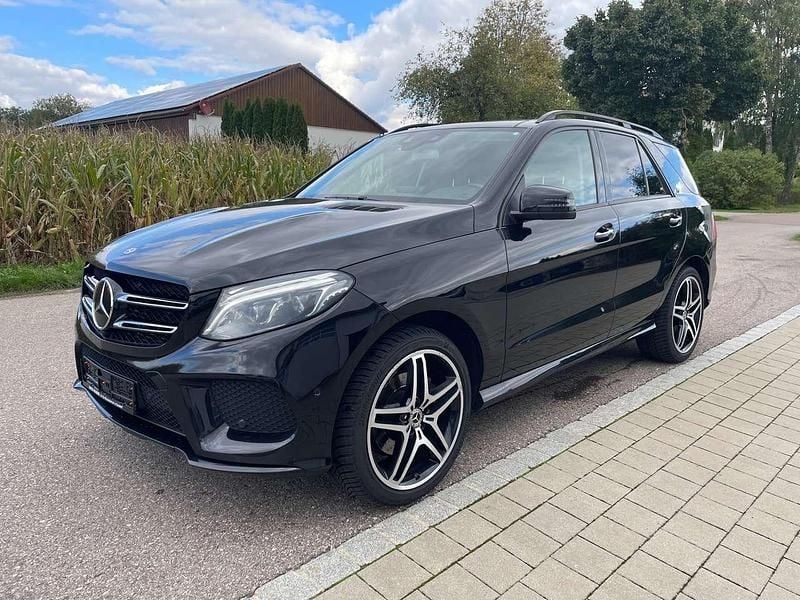 Obsidianschwarz Gebraucht 2018 Mercedes GLE350 SUV | 29.999 € - Bild 1/4