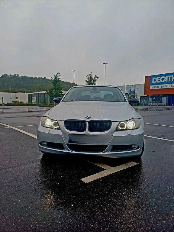 Grau Gebraucht 2007 BMW 325 Limousine | 7.000 € (Fairer Preis) - Bild 1/2