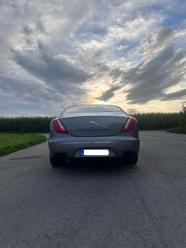 Gebraucht Jaguar XJ Premium Luxury 275 PS (202 kW) 2011 Silber Limousine