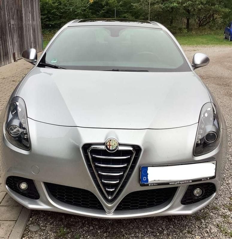 Silber Gebraucht 2011 Alfa Romeo Giulietta Kleinwagen | 6.500 € (Guter Preis) - Bild 1/4