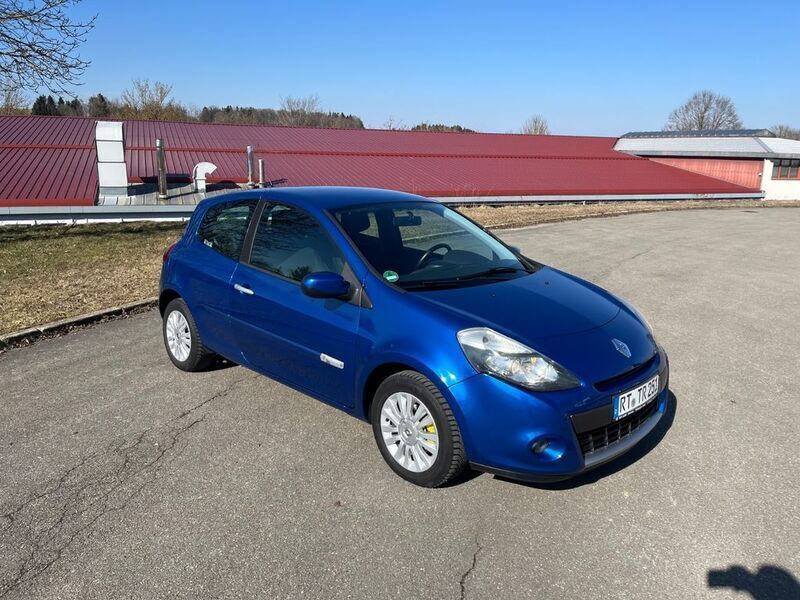 Blau Gebraucht 2010 Renault Clio II Dynamique Limousine | 3.500 € (Fairer Preis) - Bild 1/4