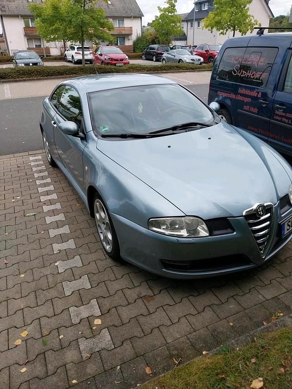 Andere farben Gebraucht 2004 Alfa Romeo GT Coupé | 1.550 € - Bild 1/4