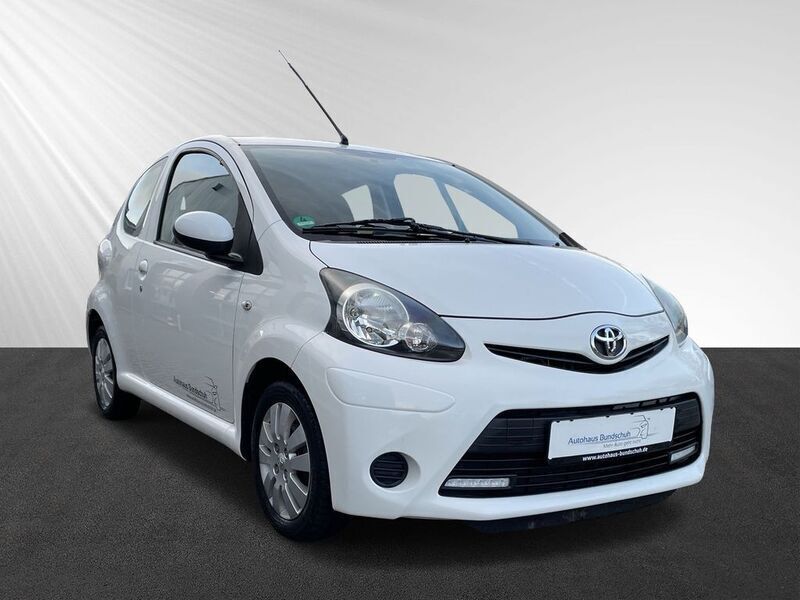 Gebraucht Toyota Aygo Cool 68 PS (50 kW) 2013 Pianosaweiß Kleinwagen