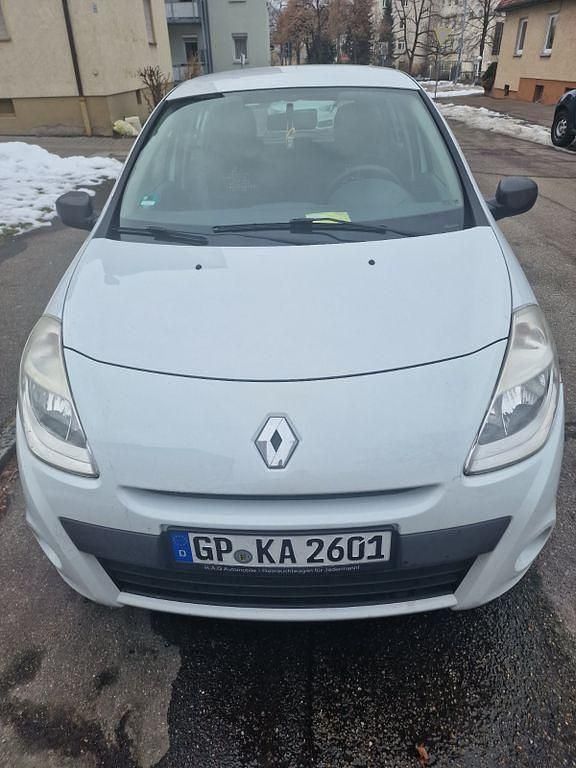 Weiß Gebraucht 2012 Renault Clio IV Limousine | 3.500 € (Guter Preis) - Bild 1/4