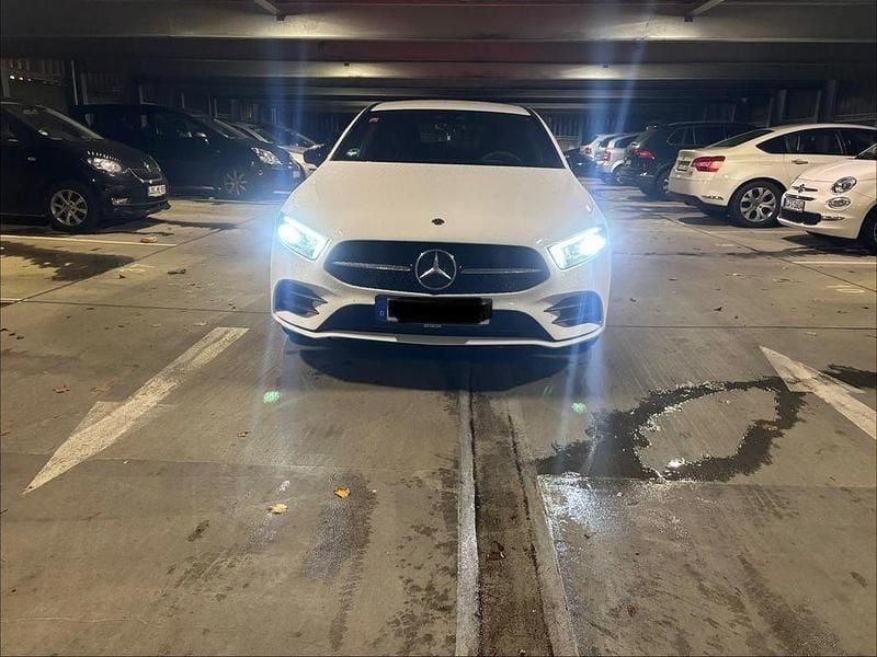 Weiß Gebraucht 2021 Mercedes A250 AMG line Limousine | 22.700 € (Superpreis) - Bild 1/4
