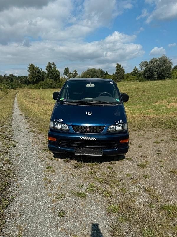 Blau Gebraucht 1998 Mitsubishi Space Gear Van / Kleinbus | 1.800 € - Bild 1/4