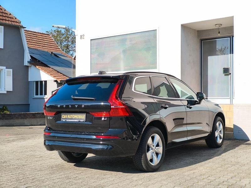 Używany Volvo XC60 Core 197 KM (144 kW) 2022 Czarny SUV